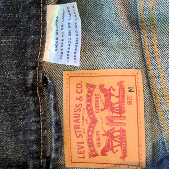 Women's nwot Levi's jean jacket - Picture 2 of 3